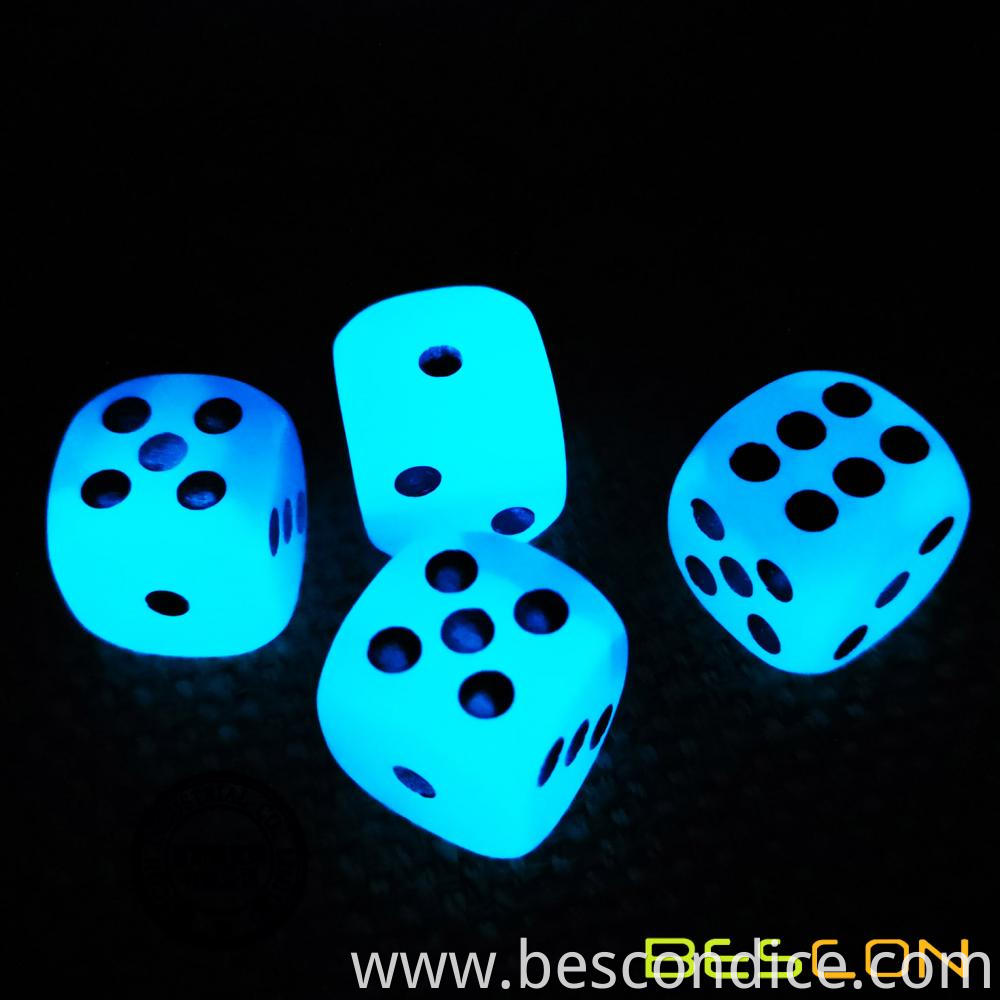 Gemini Glow In The Dark D6 Game Dice Icy Rock 4